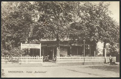 16686 Gezicht op het hotel Buitenlust (Achterweg) te Amerongen.N.B. Na 1945 is de straatnaam Achterweg gewijzigd in ...